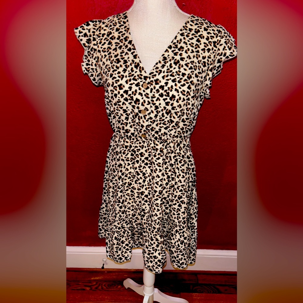 Womens cheetah print dress size small never worn by Hesperus